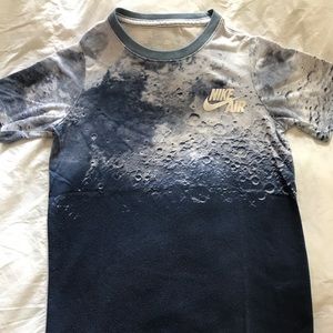 Nike boys moon t-shirt size small 8/9